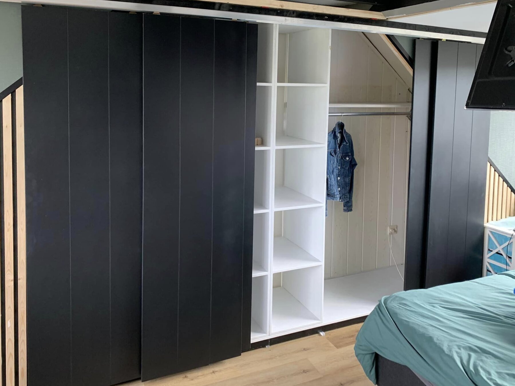 Maatwerk inbouwkast op zolder